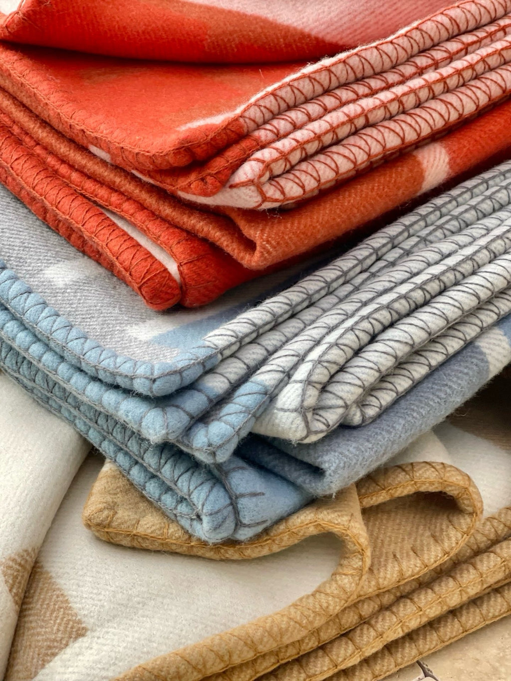 H Deco Blanket