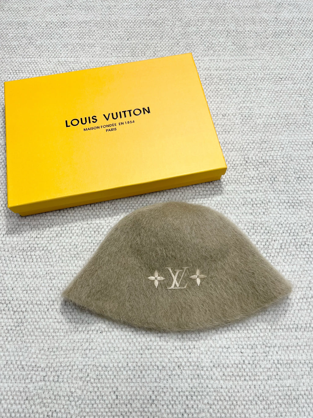 Louis Vuitton LV Fluffy Women's Autumn and Winter Solid Color Embroidered Logo Logo Mohair Fisherman's Hat Cap #74912