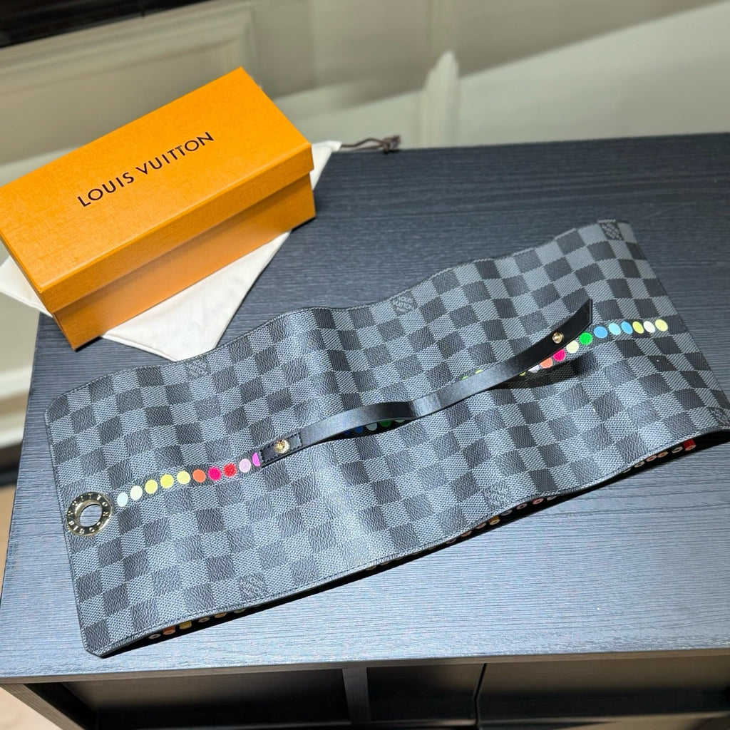 Damier Graphite Travel Colouring Set