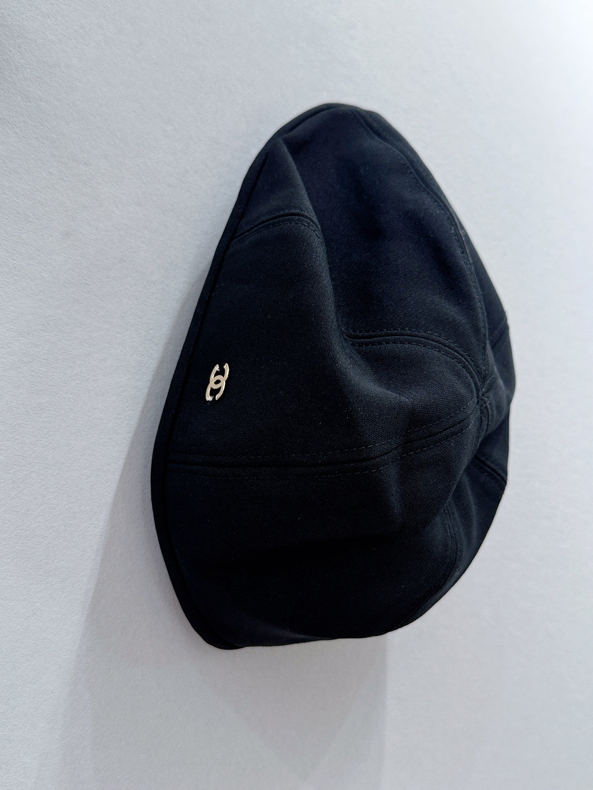 Chanel Women's Fall/Winter Fashion Classic Solid Color Metal Logo Beret Hat  Accessories #78924