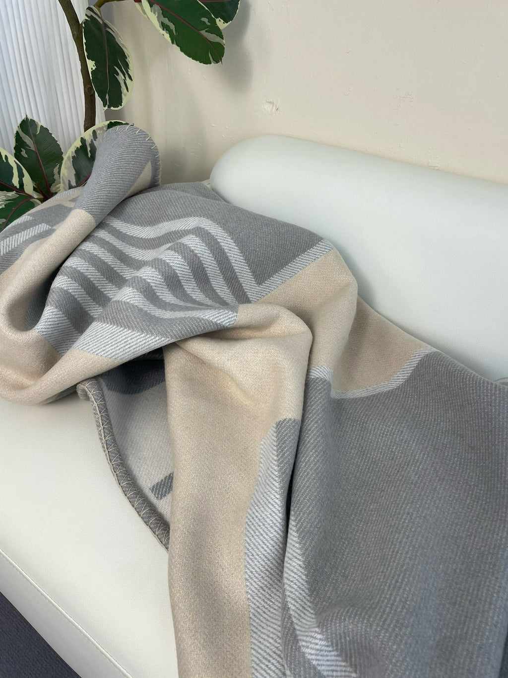 H Deco Blanket