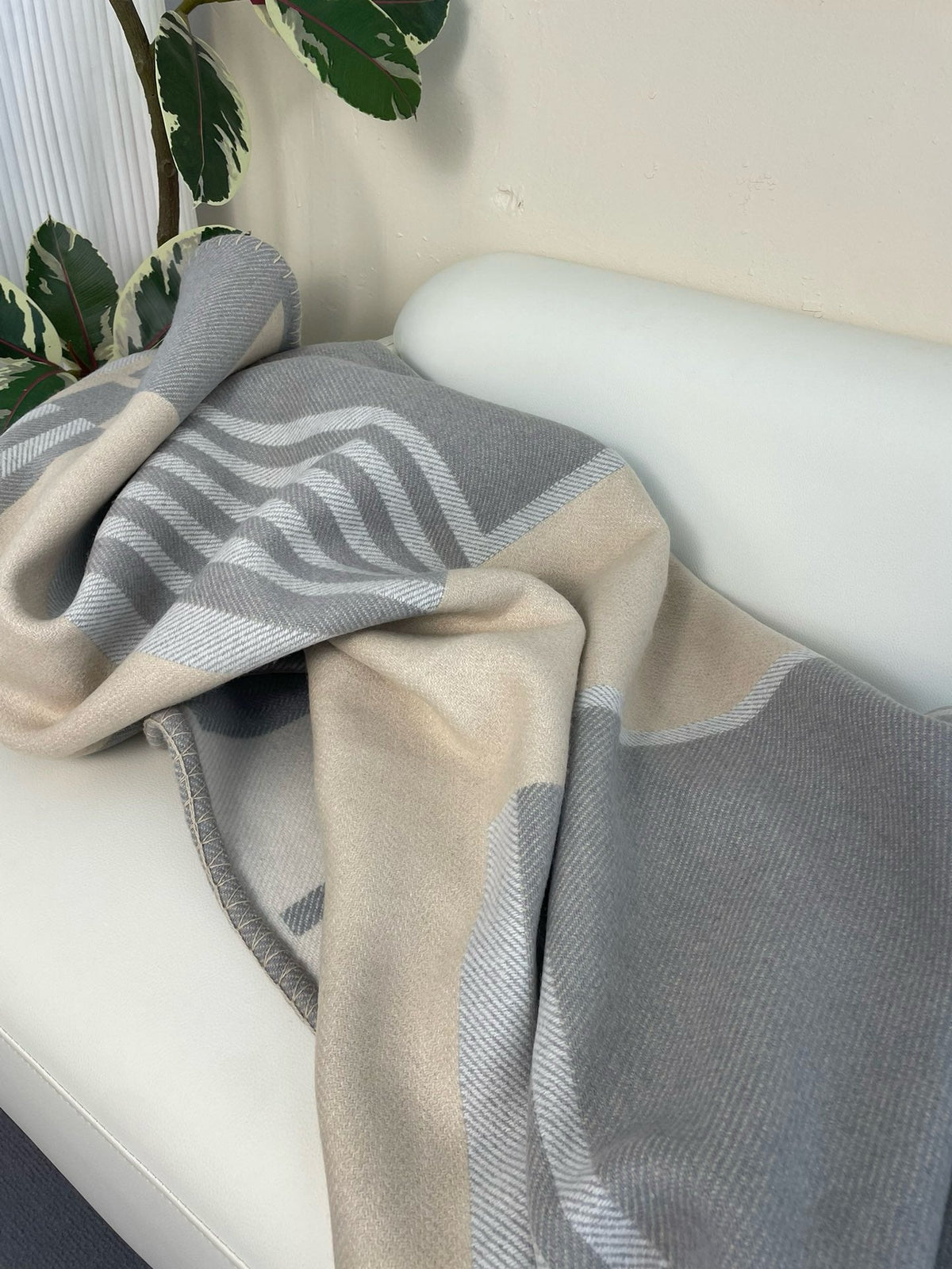 H Deco Blanket