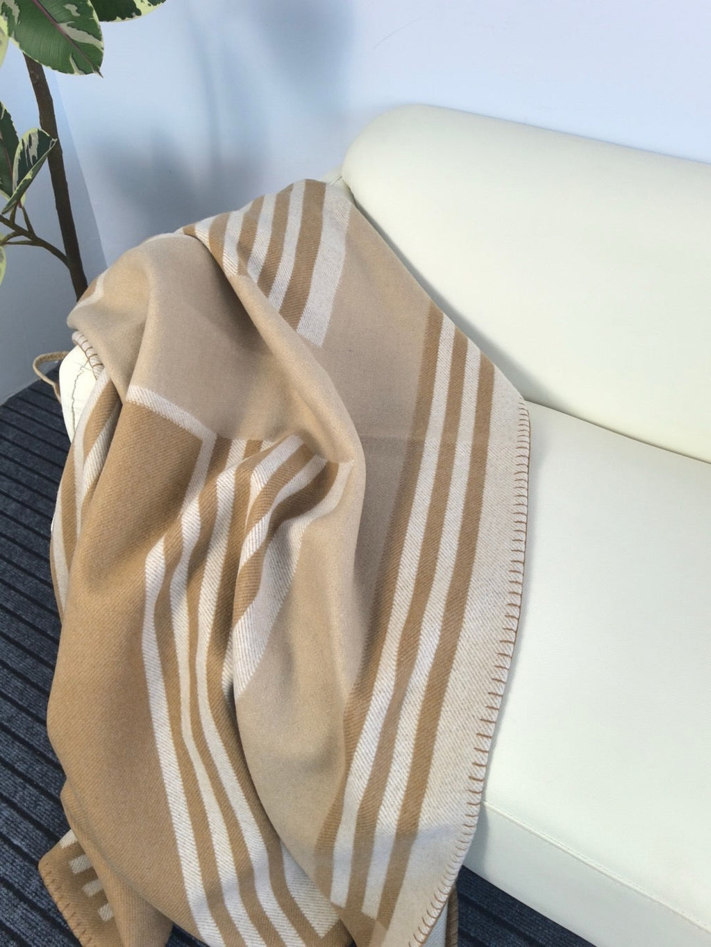 H Deco Blanket