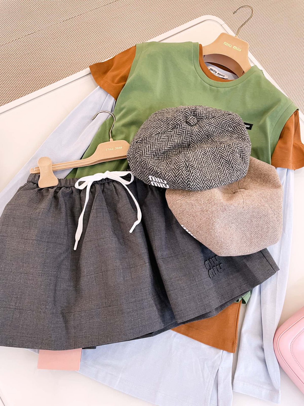 MiuMiu Women's Solid Color V-Pattern Wool Fabric Beret Cap Hat #74532