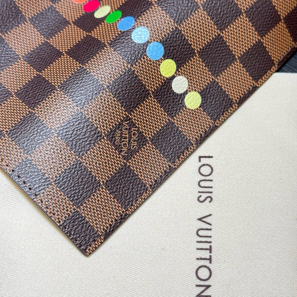 Damier Ebene Travel Colouring Set