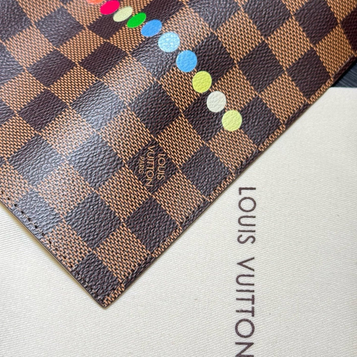 Damier Ebene Travel Colouring Set