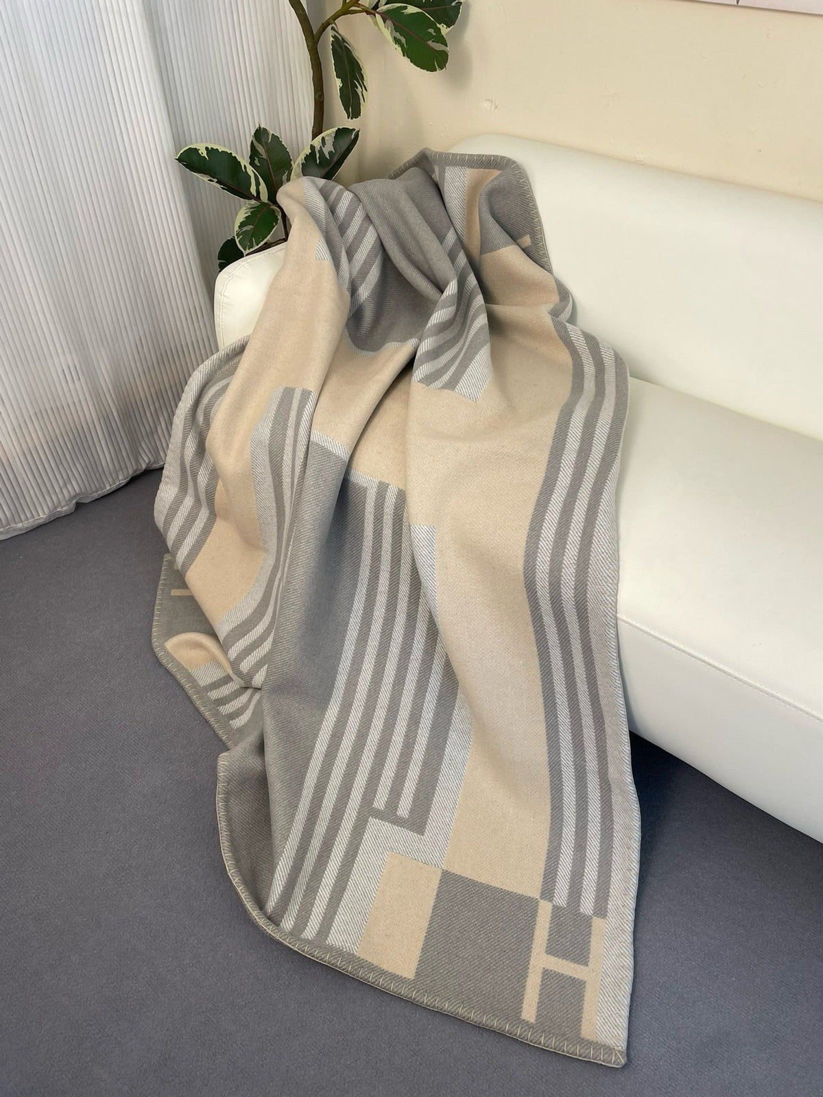 H Deco Blanket