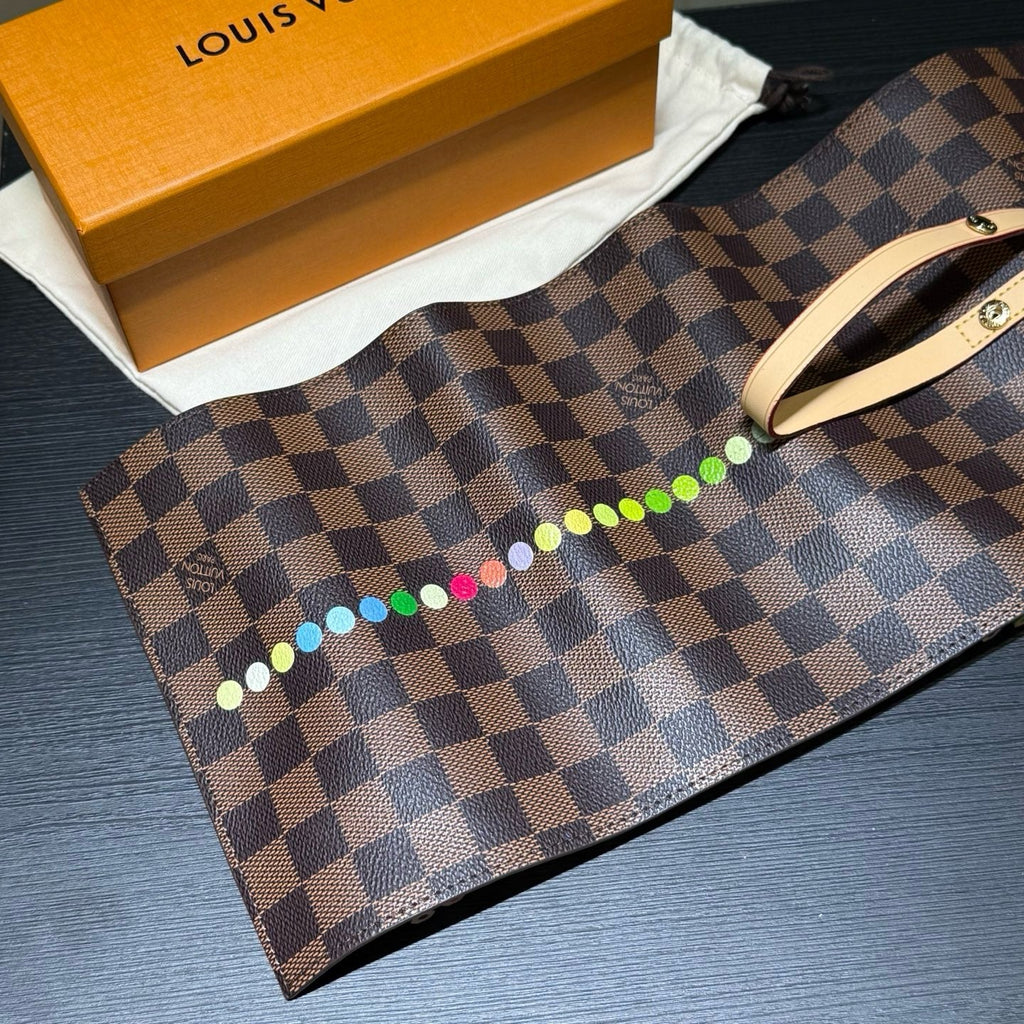 Damier Ebene Travel Colouring Set