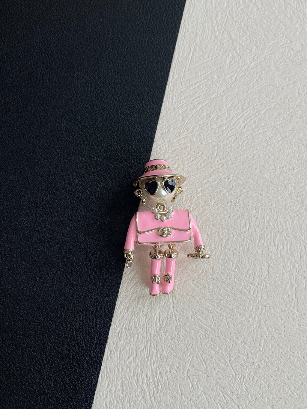 Chanel Men's And Women's Classic Fashion Robot With Hat And Heart Shaped Sunglasses Design Robot Brooch Jewelry Accessories #79467