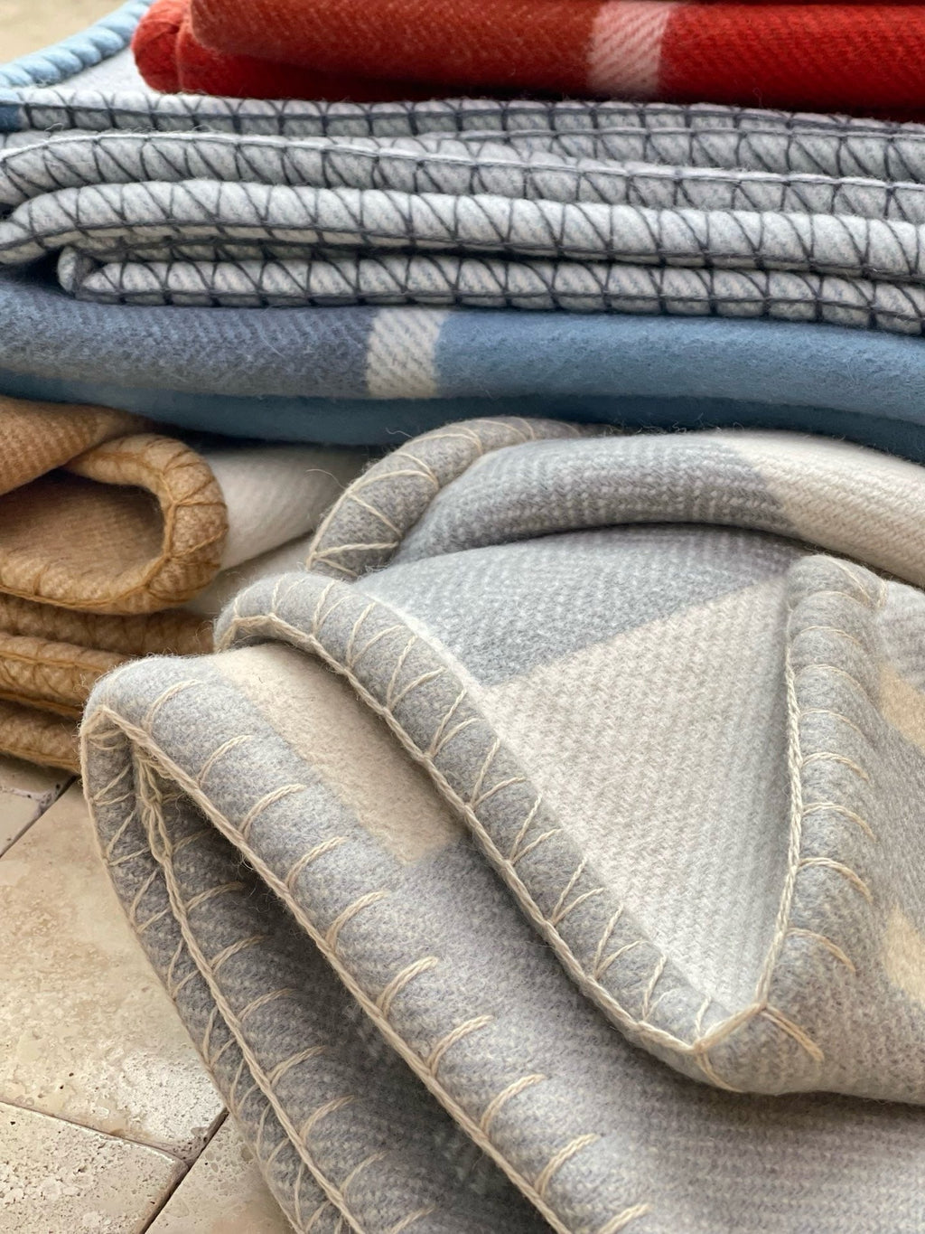 H Deco Blanket