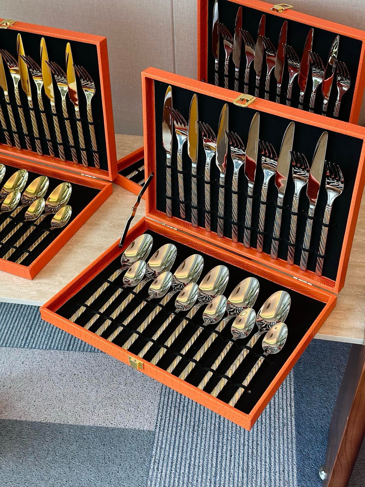 24-Piece Stainless Steel Cutlery Set Gift Box