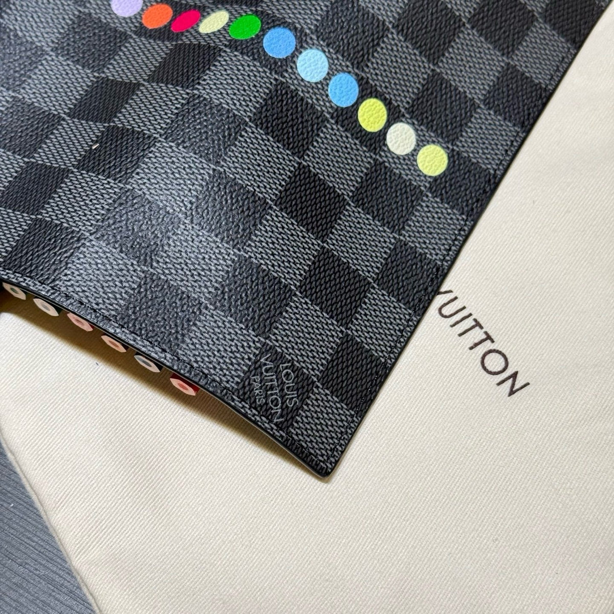 Damier Graphite Travel Colouring Set