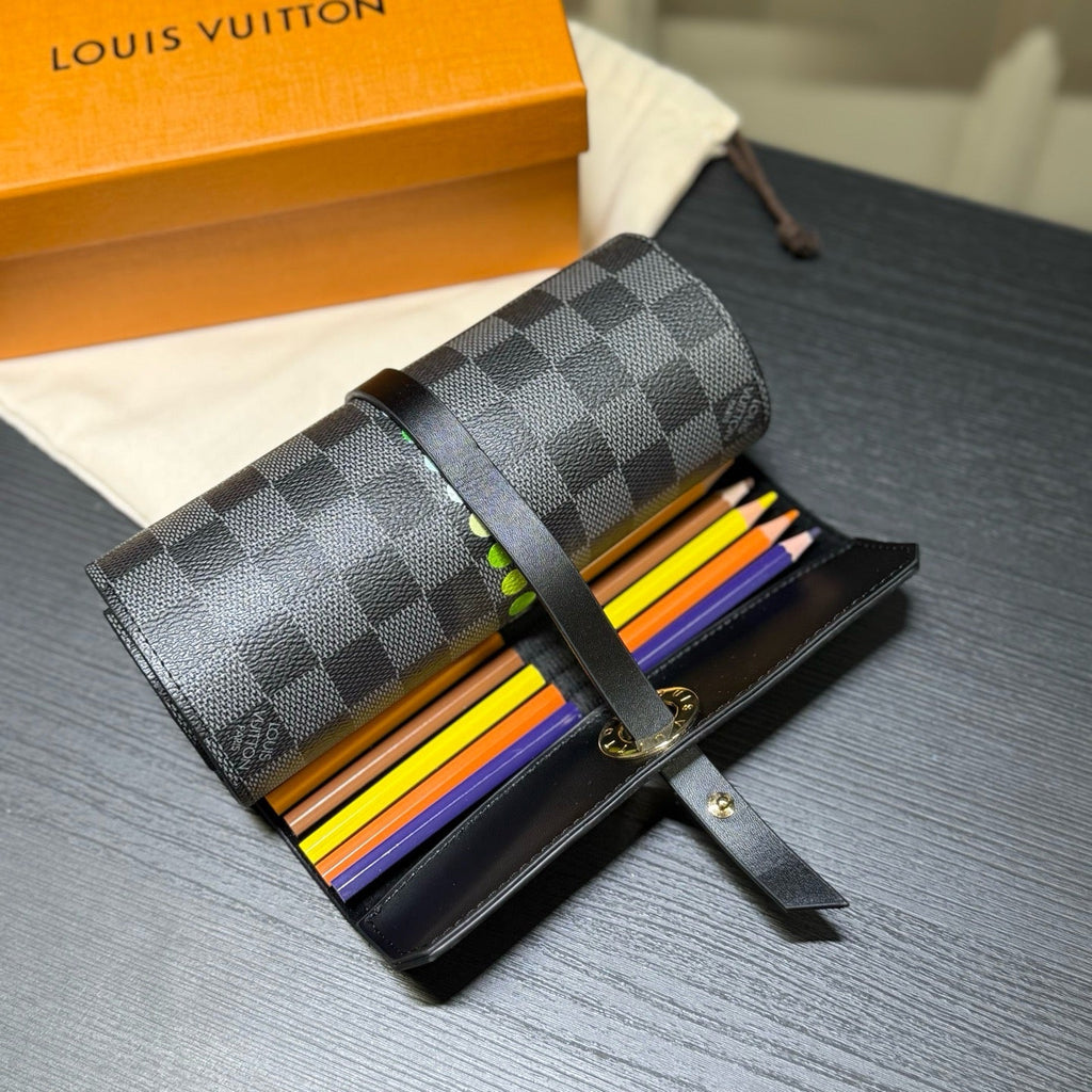 Damier Graphite Travel Colouring Set