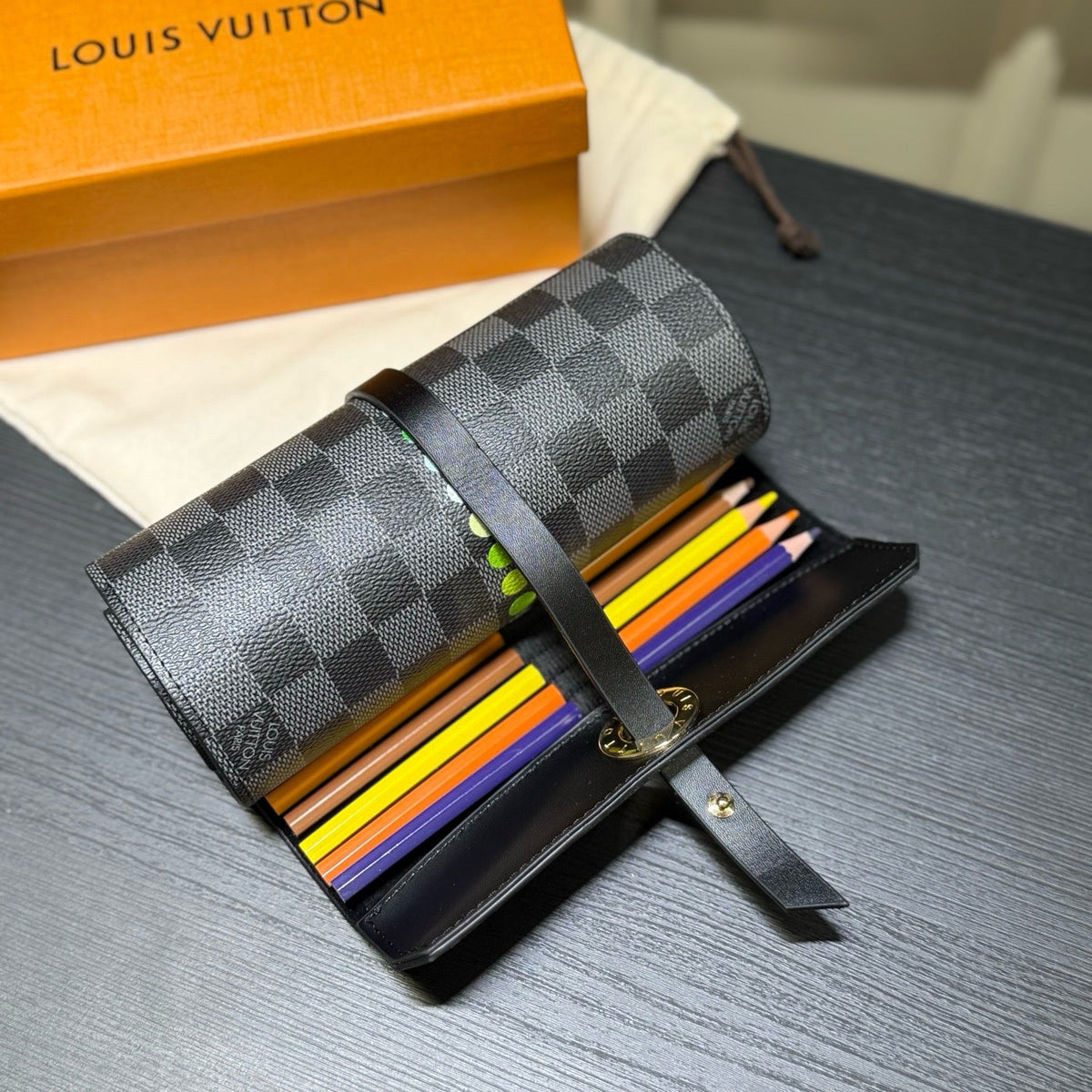 Damier Graphite Travel Colouring Set