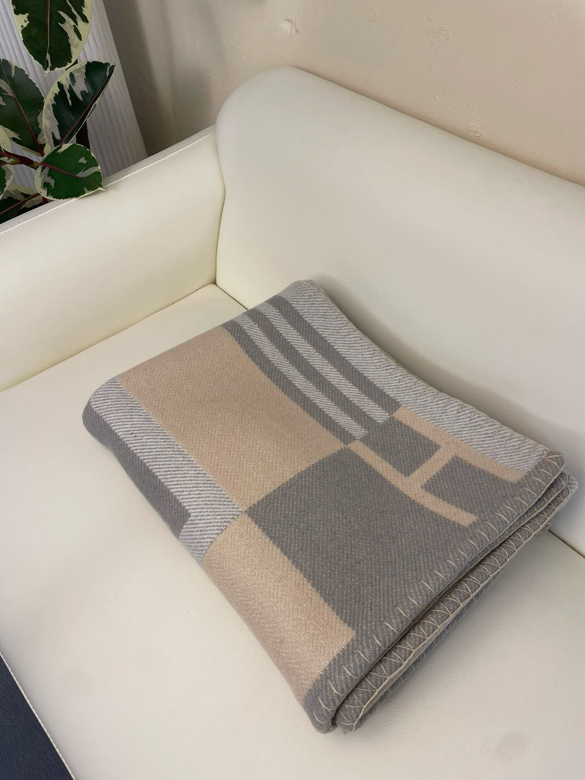 H Deco Blanket