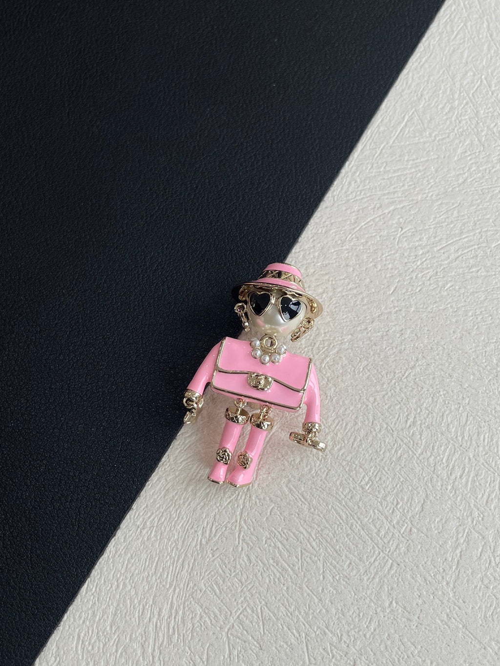 Chanel Men's And Women's Classic Fashion Robot With Hat And Heart Shaped Sunglasses Design Robot Brooch Jewelry Accessories #79467