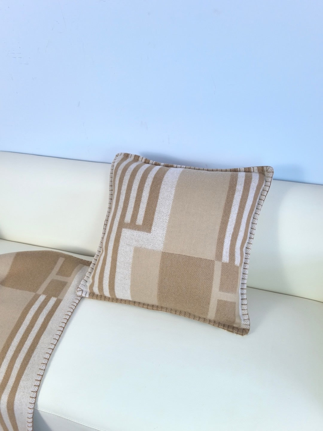 H Deco Blanket