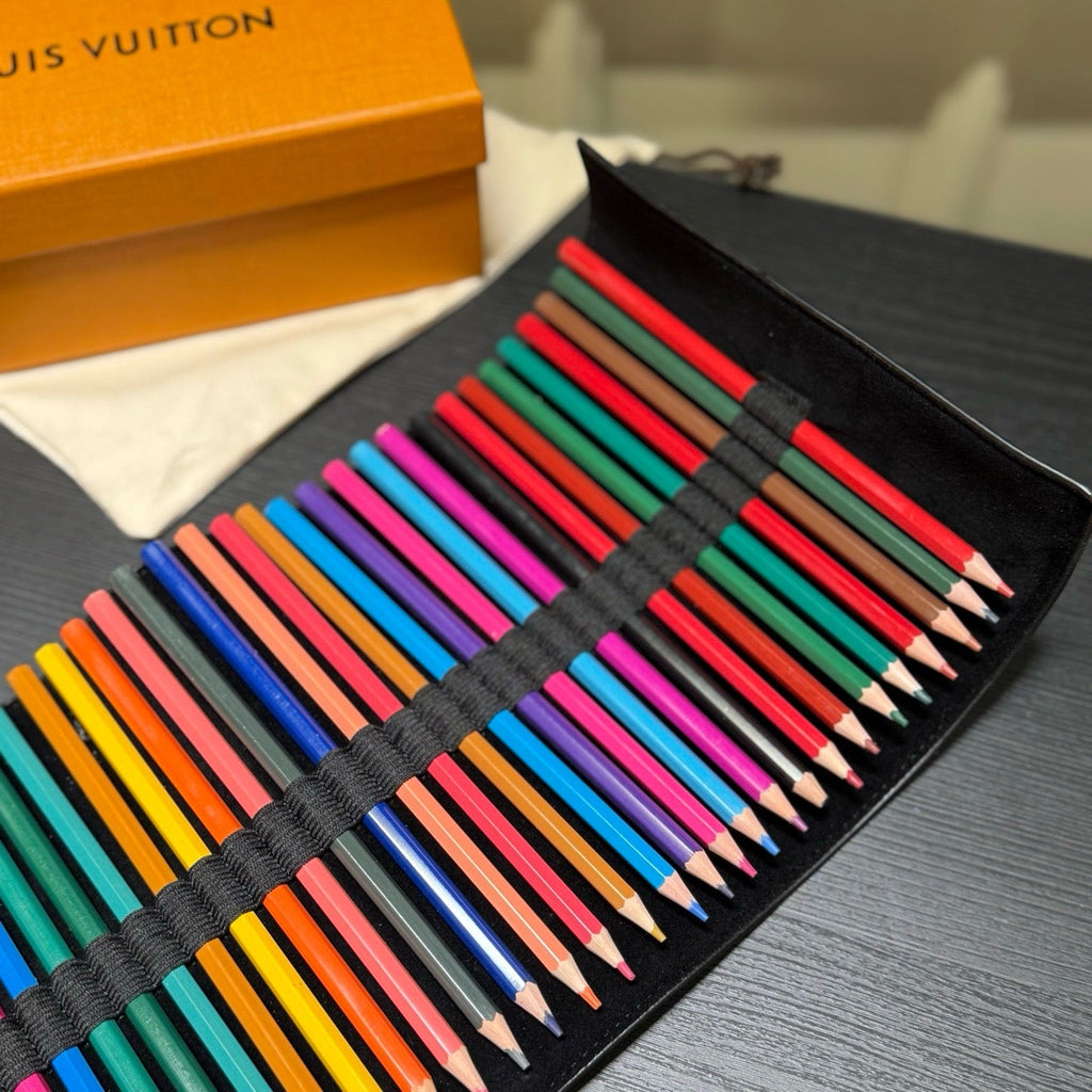 Damier Graphite Travel Colouring Set