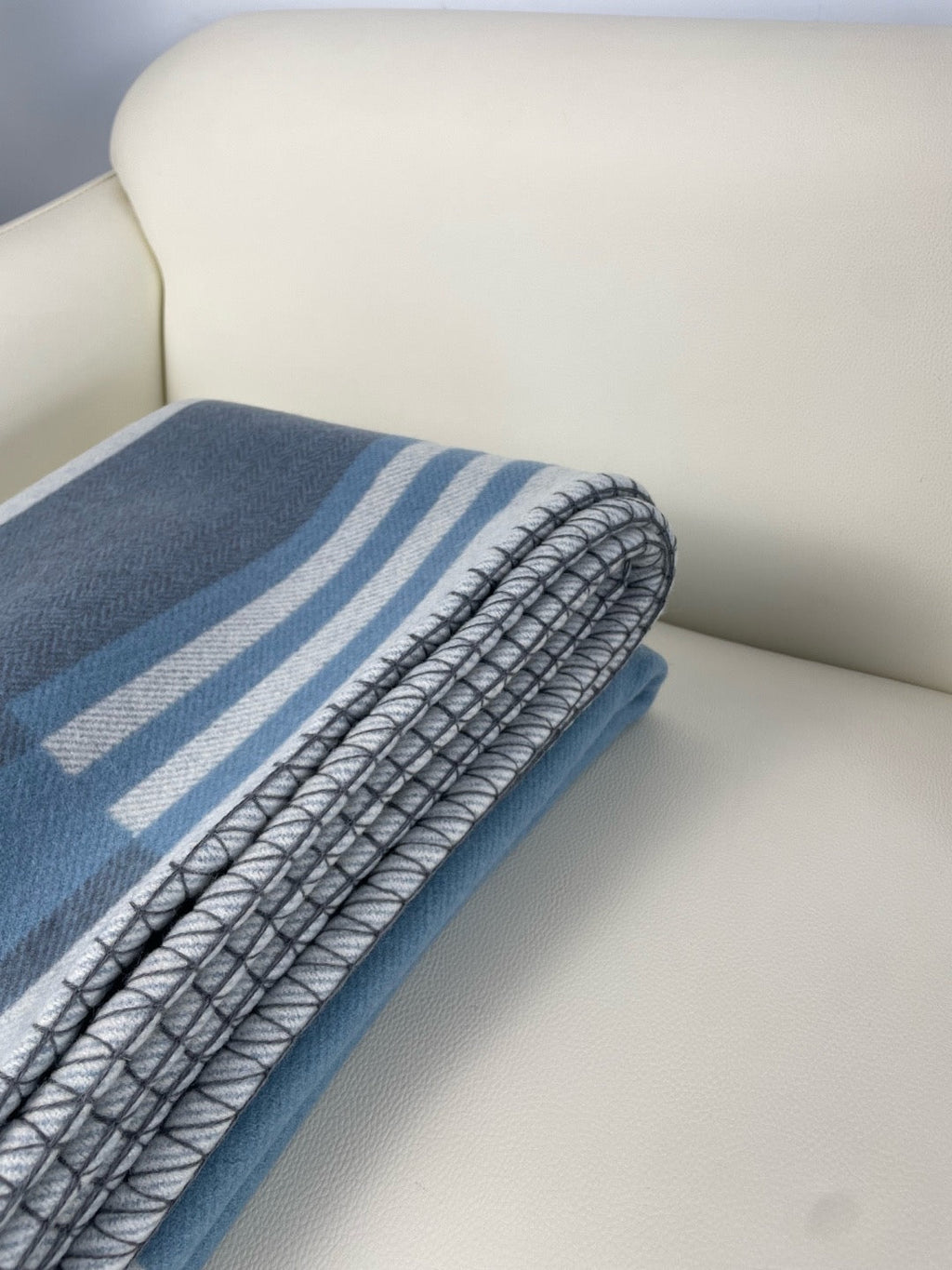 H Deco Blanket