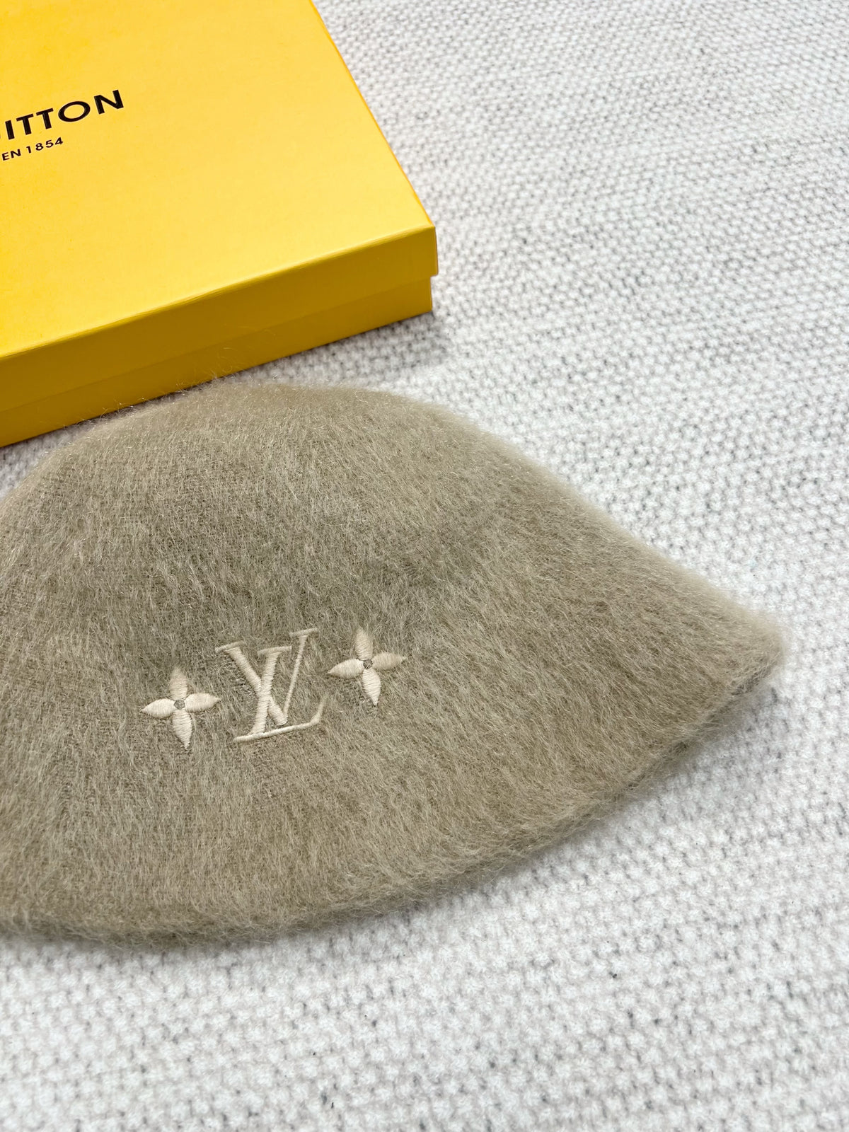 Louis Vuitton LV Fluffy Women's Autumn and Winter Solid Color Embroidered Logo Logo Mohair Fisherman's Hat Cap #74912