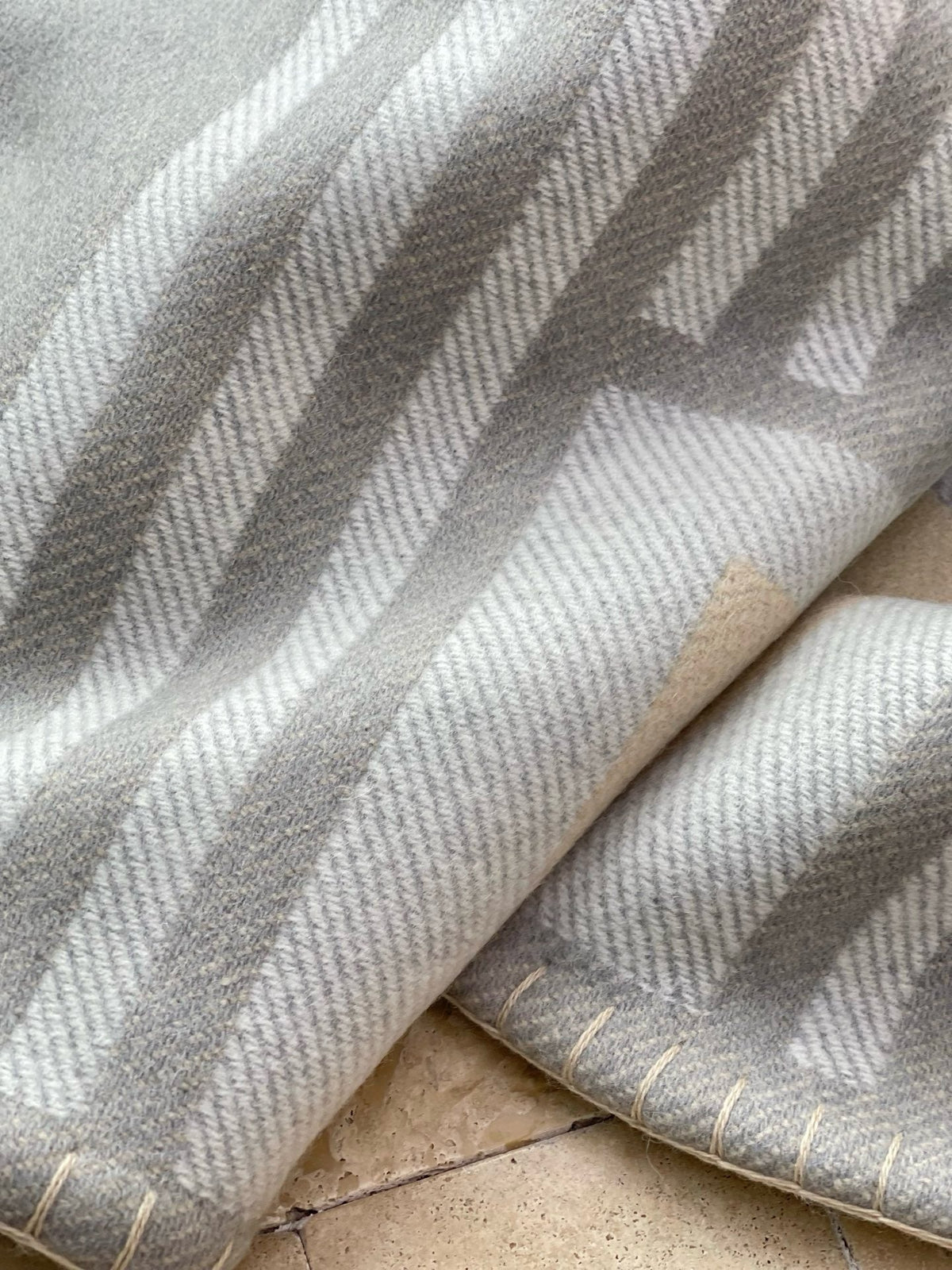 H Deco Blanket