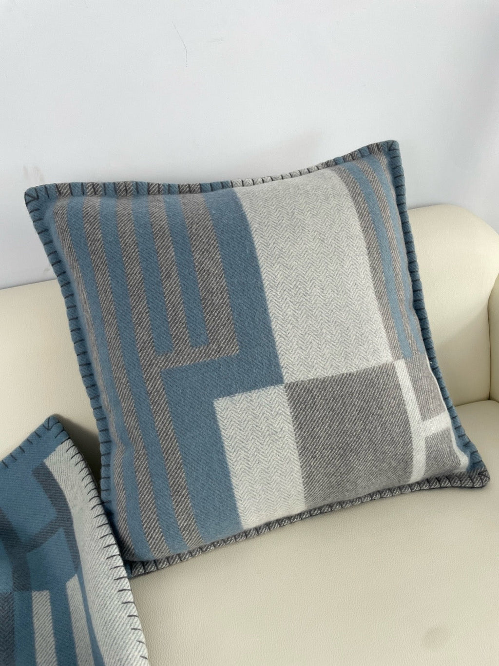 H Deco Blanket