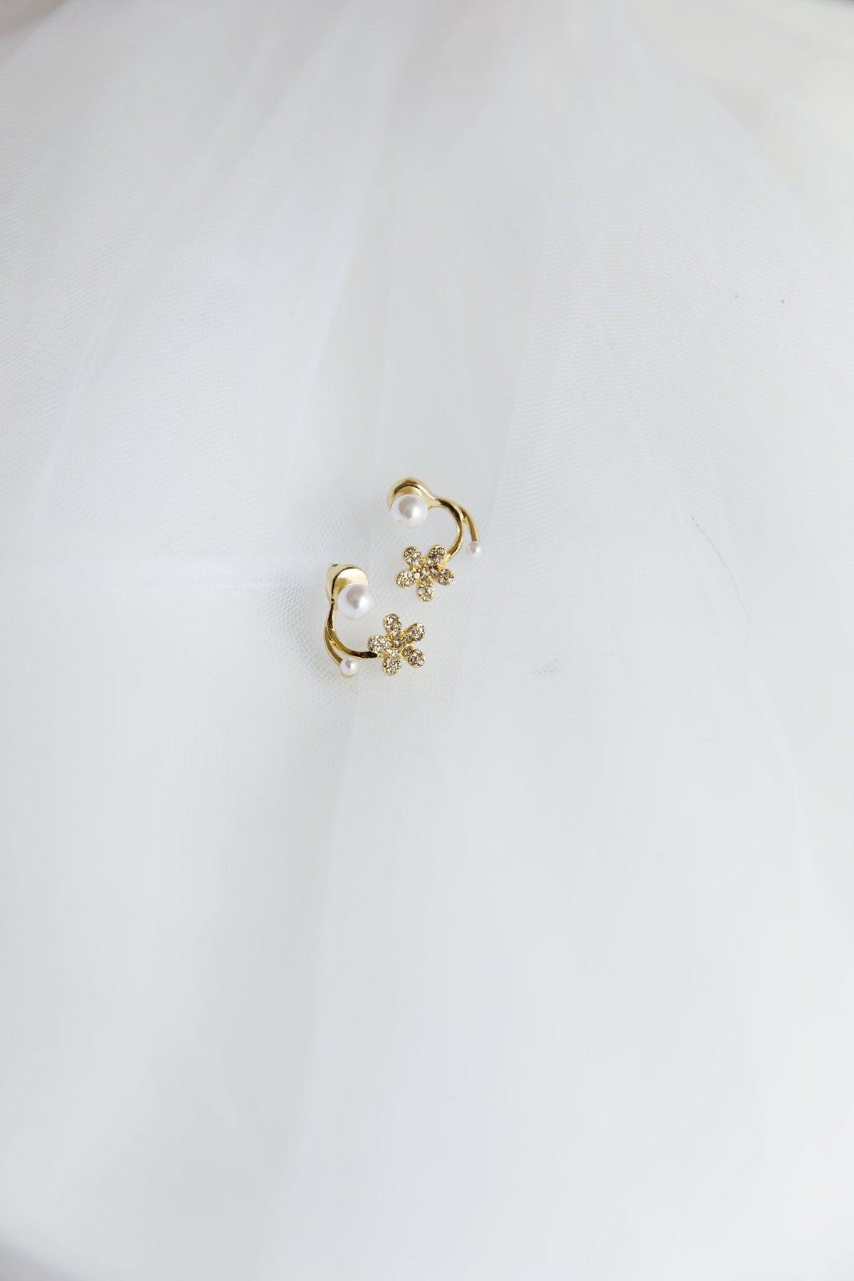 Dakota Pearl Earrings Gold