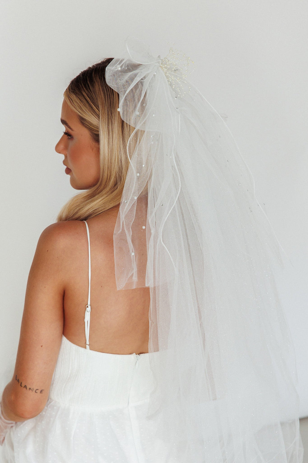 Isa Glitter & Pearl Veil White
