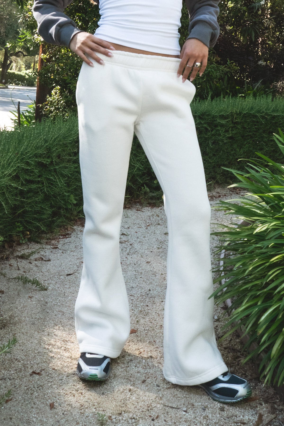 JIYA Essential Fleece Flare Sweat Pants